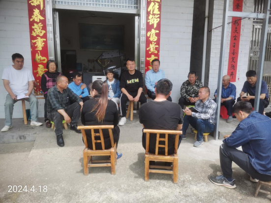 荆州市自然资源和规划局驻村工作组召开“板凳会”宣传“清渠洁岸·共同缔造”活动